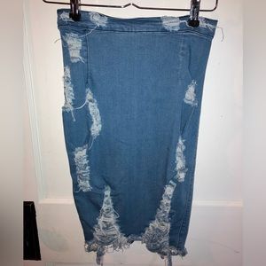 Ripped denim midi skirt. Size Medium